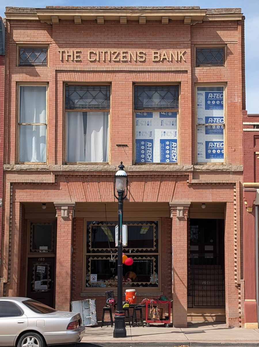 105 S Main (Citizens Bank Building)