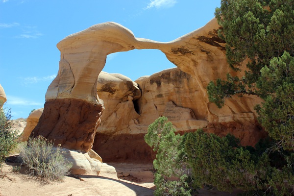 Devil's Garden Metate Arch